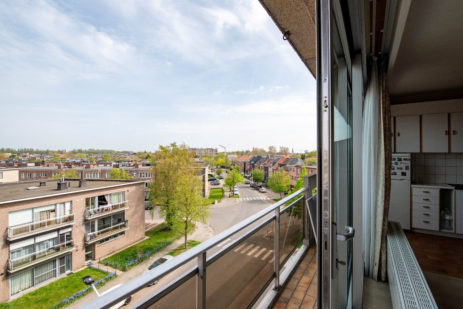 Ruim appartement met 2 slk, terras en garagebox - foto 4