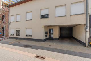 Vandaag nemen we je mee naar een ruim appartement dat zich bevindt in een rustige straat gelegen in Puurs-Sint-Amands, langs de oevers van de...