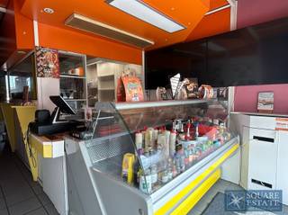 We are presenting a unique property, a commercial house, currently used as a "FitFrit" chip shop, located in Denderleeuw and offered at a price...