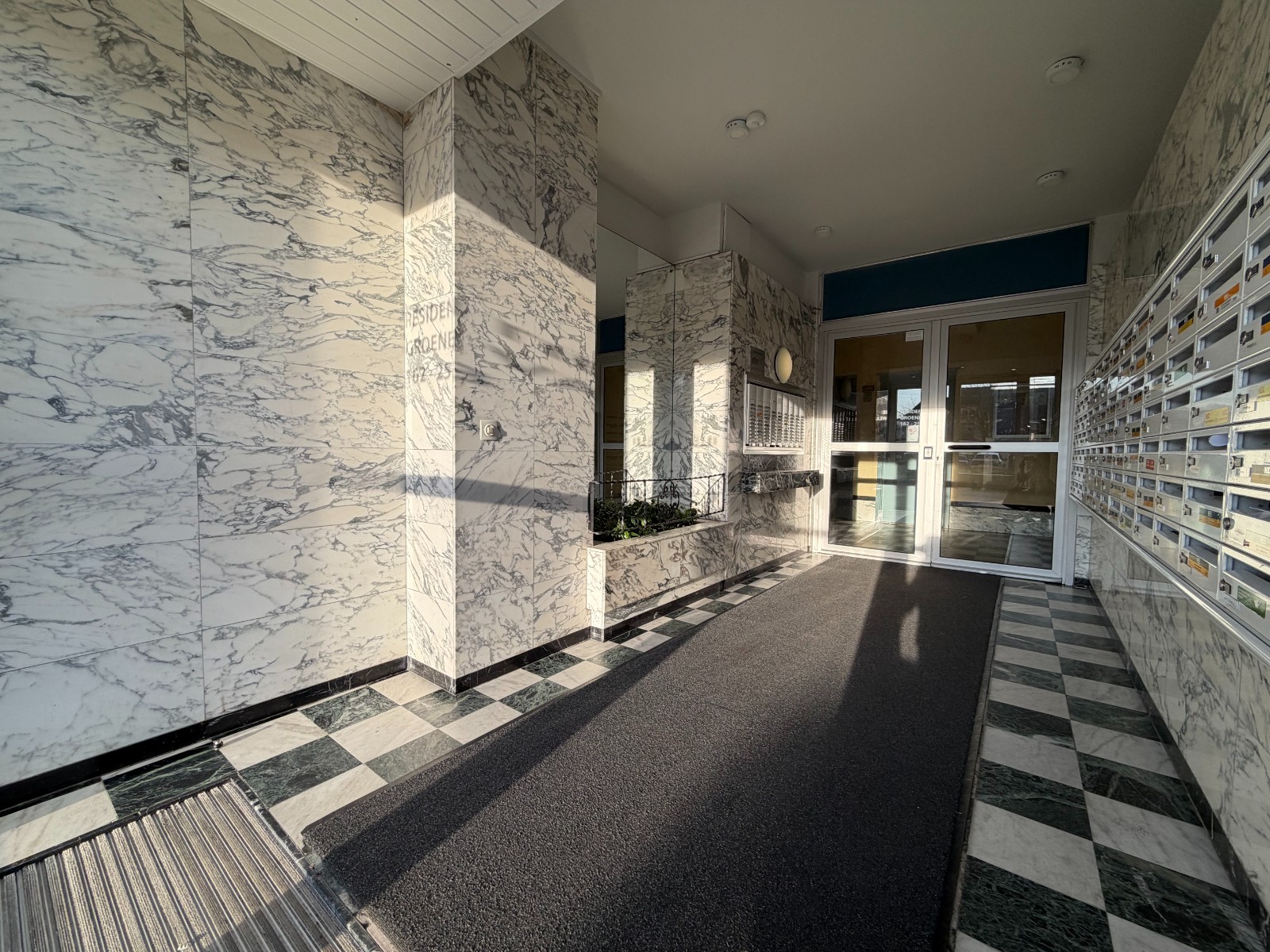 Appartement met autostaanplaats te Gent - photo 2