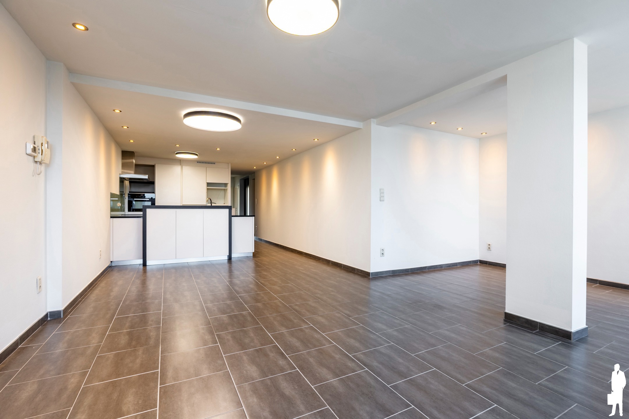 Ruim appartement met 2 slaapkamers, parking en groot terras - foto 5