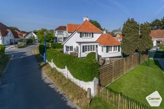 Située dans un quartier résidentiel calme et recherché de Coxyde, cette charmante villa individuelle de coin bénéficie d’un emplacement idéal...