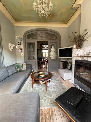 In een rustige straat, pal naast het geliefde Boekenbergpark, vindt u deze charmante en instapklare woning boordevol karakter. Met een...