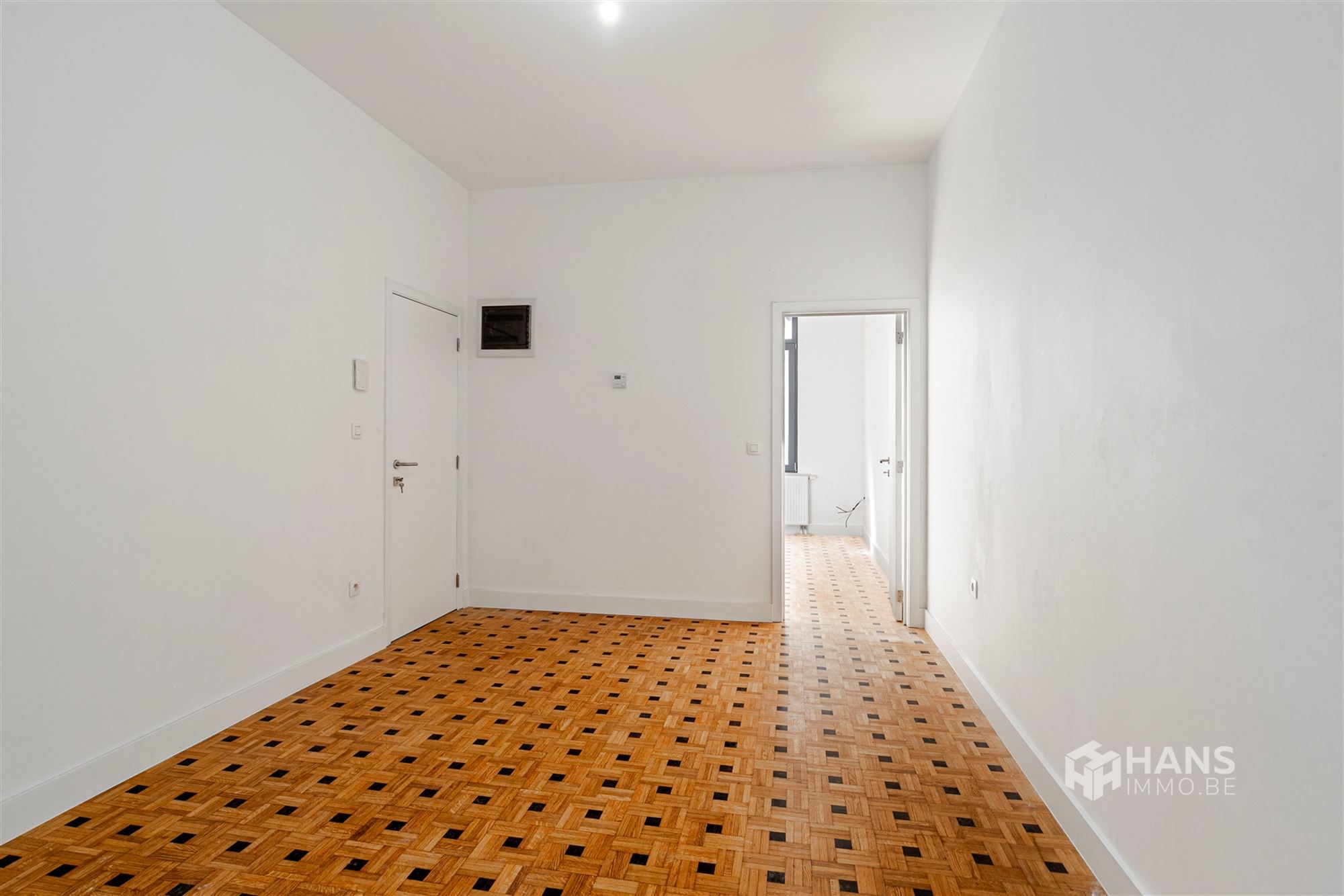 Gerenoveerd gelijkvloersappartement (62 m²) met 1 slaapkamer en buitenruimte (20 m²) in Berchem - foto 2