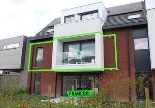 Dit prachtige appartement met veel lichtinval is gelegen op de 1ste verdieping. Het bevindt zich vlakbij verschillende grootwarenhuizen,...