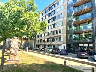 Dit appartement is gelegen in centrum Hasselt langs de kleine ring, op het Leopoldplein, op de derde verdieping.Het instapklare appartement heeft 2...