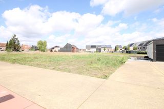 IJzeren Weg 1 (LOT 26)Deze goed gelegen bouwgrond voor gesloten bebouwing heeft geen bouwverplichting.In een verkaveling dichtbij het...