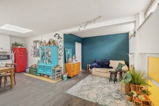 LOCATIE Dit appartement is gelegen aan Leermarkt 50 in Mechelen, pal in het hart van de stad en meteen aan de bekendste winkelstraat, de Bruul. U...