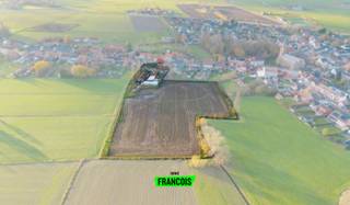 In het charmante en rustige Keiem, een deelgemeente van Diksmuide, vinden we deze unieke eigendom op een uitzonderlijk ruim perceel. Dankzij...