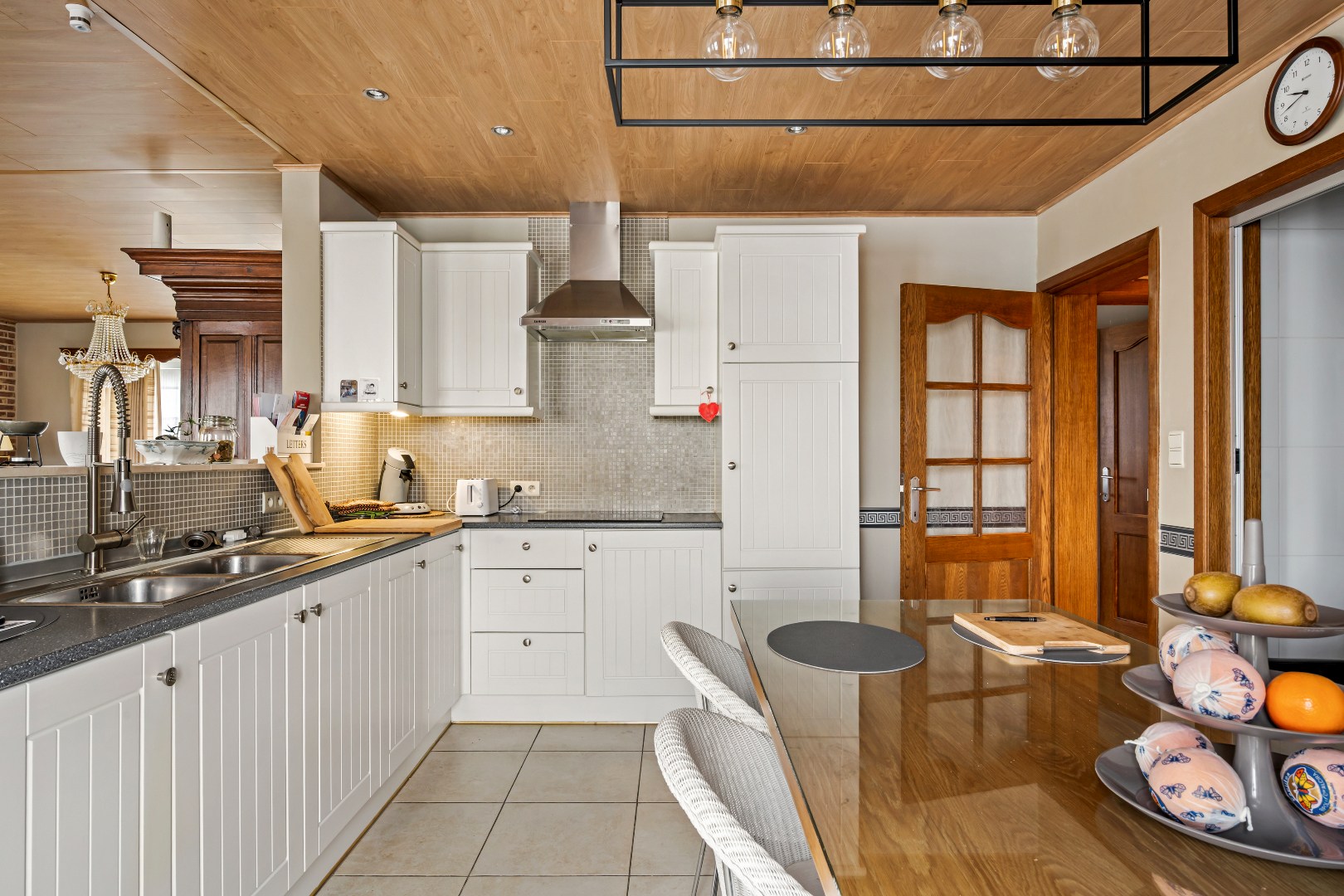 Villa met 2 slaapkamers, ruime zolderverdieping, garage en tuin. - foto 5