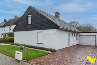 Instapklare en gerenoveerde gezinswoning!De woning is gelegen in een mooie, rustige omgeving, binnen de ring rond Geel. U heeft uitstekende...