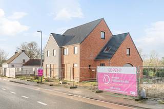 Deze prachtige halfopen nieuwbouwwoning (3 slpks) met garage is gelegen in Zarren, deelgemeente van Kortemark.Deze energiezuinige woningen combineren...