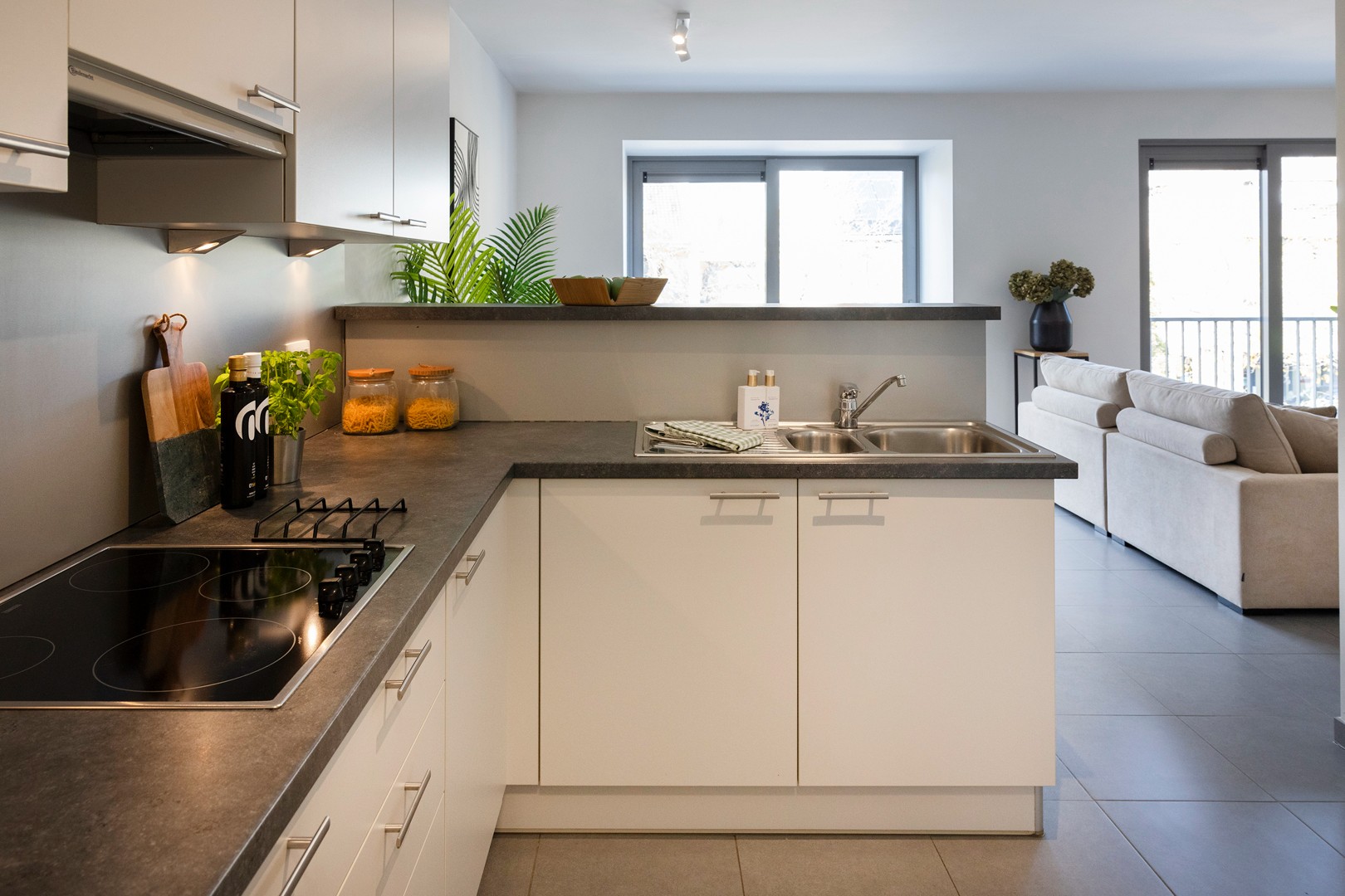 Centraal gelegen, lichtrijk appartement met 2 slaapkamers. - foto 5