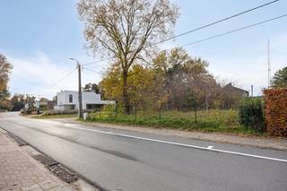 In het centrum van Lichtaart bieden wij deze rustig gelegen bouwgrond te koop aan. Het perceel bevindt zich op een hoeklocatie in een...