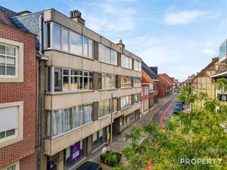Gelegen in het centrum van Ingelmunster, op wandelafstand van winkels, horeca, openbaar vervoer bevindt zich dit lichtrijke appartement met...