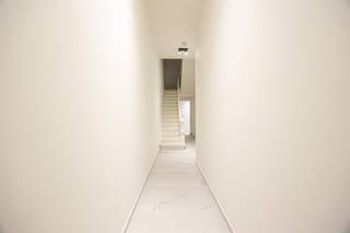 <p><span>Zoekt u een stijlvol appartement waar alles, maar dan ook alles vernieuwd is? <br />Well, this is your lucky day. Op wandelafstand van ons geliefkoosde Marnixplaats in het hart van’t Zuid : De Geuzenstraat 21. Koffies van café Canelé een snelle lunch in de Funk of borrelen op de Marnix, alles doe je hier te voet. Citylife Go!  </span></p><p><span> </span></p><p><span>- Gunstig EPC’s = Future proof </span></p><p><span>- Toplocatie City South </span></p><p><span>- Van A tot Z gerenoveerd </span></p><p><span>- 2 kamers + Bureau</span></p><p><span>- leuk terras </span></p><p><span> </span></p><p><span>De Geuzenstraat 21 is gestript van A tot Z, gerenoveerd. Dat wil zeggen, nieuwe leidingen, nieuwe elektra, nieuw dak, vloeren, badkamer keuken, alles is nieuw. U bent de eerste bewoner van dit stijlvol gerenoveerd appartement. </span></p><p><span>Je komt binnen op de vierde verdieping bovenaan het gebouw. De leefruimte is an sich al een appartement groot. Met een open keuken op visgraatparket en een terras dat de aandacht trekt. Vooraan is er een half geïntegreerde kamer. Zo kan je bureau aan de leefruimte hebben maar toch apart zitten. Te midden het appartement is er toilet. Rechts een trap richting 'den boven' daar vind je plaats voor wasmachine droogkast op de overloop. Een badkamer met inloopdouche, wastafel en toilet. Verder maken nog 2 kamers dit verdieping af. Dit appartement is stijlvol en doordacht afgewerkt, alsof je het net in Sabato hebt ondekt. <br /><br /></span></p><p><span>Benieuwd naar deze parel? Maak snel een afspraak via stad@sinjoor.be of bel 03 283 05 00.</span></p><p><span> </span></p>