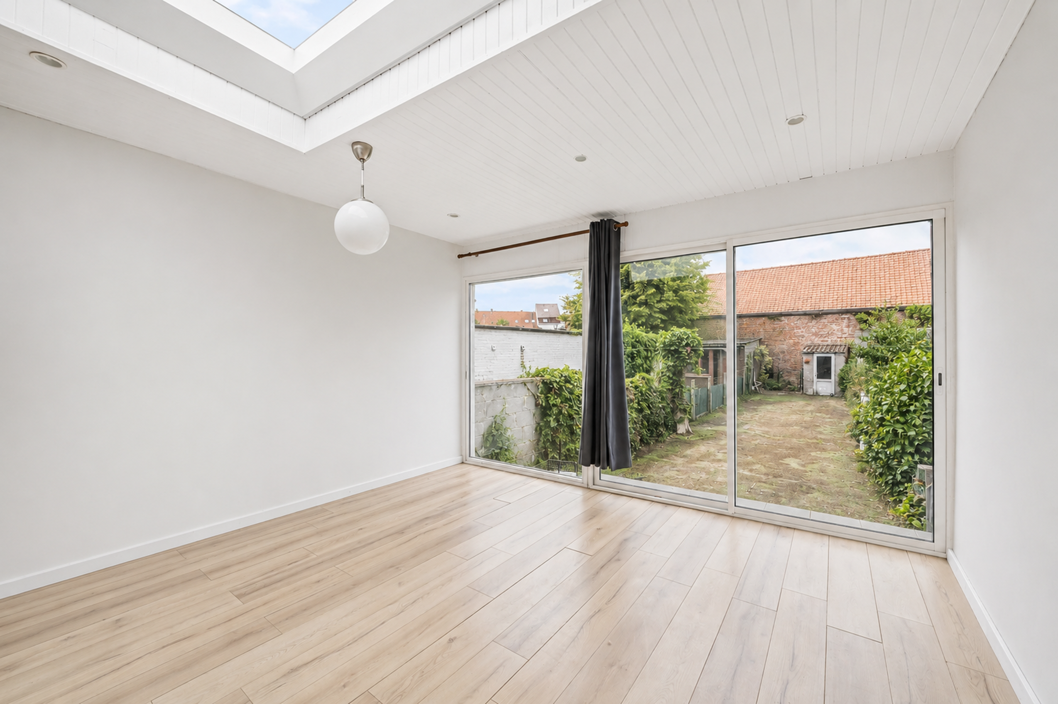 Instapklare topper met vier slk en tuin in hartje Kortrijk - foto 5
