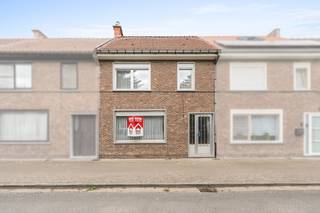 Te koop: charmant huis in het hart van Sint-Gillis-Dendermonde, gelegen aan het Dokter De Witteplein, op wandelafstand van station, scholen en...