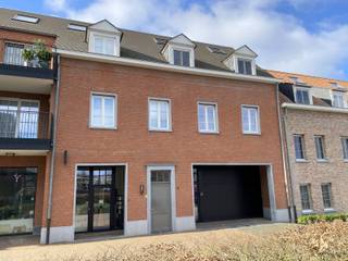 Duplex-appartement met ruim zonneterras in residentie ‘Sint-Joris’ – centrum BrechtIn de stijlvolle 'Residentie Sint-Joris' bevindt zich dit prachtig...