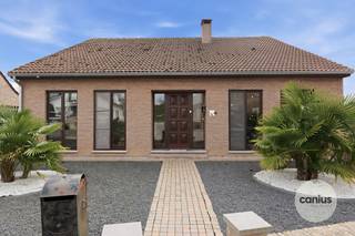 Vrijstaande woning met 4 slaapkamers, kelder en ruime tuin op 12a80 te koop in GelindenDeze vrijstaande woning, gebouwd in 1986 en gelegen in de...