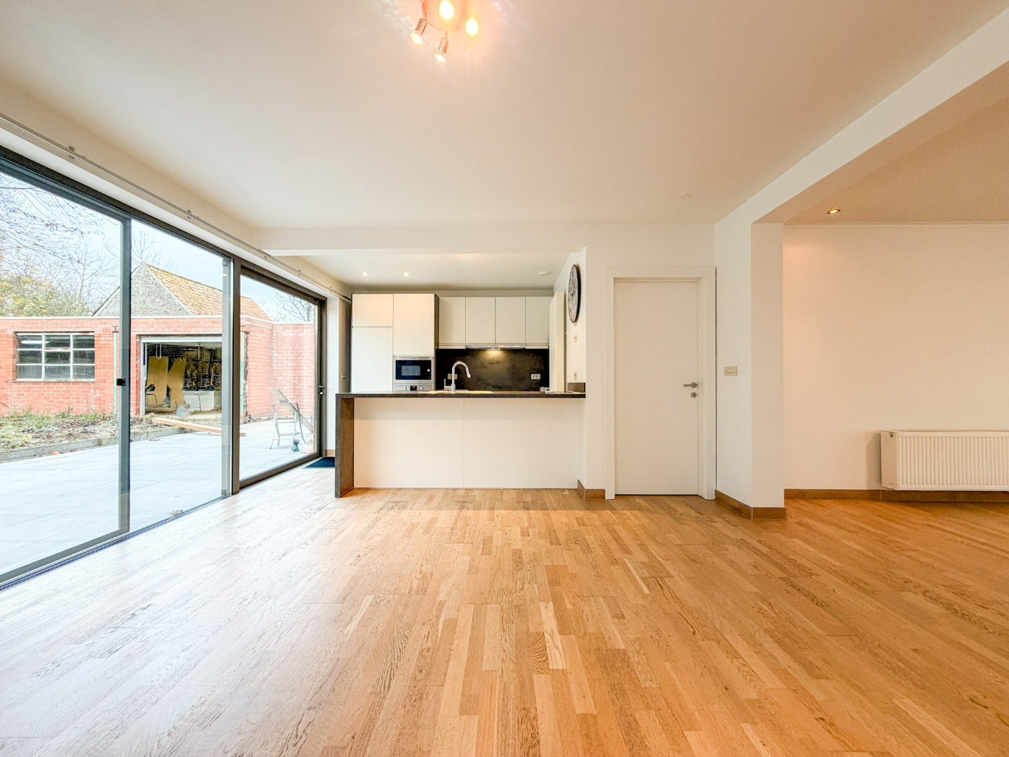 Ruime instapklare woning met tuin, 3 slpk, grote garage/berging (100 m²) te Handzame - foto 3