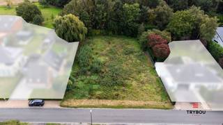 Droomt u van een woning op een groene, rustige locatie? Dan is dit perceel bouwgrond van maar liefst 886,5m² in Houthulst precies wat u zoekt.2 loten...