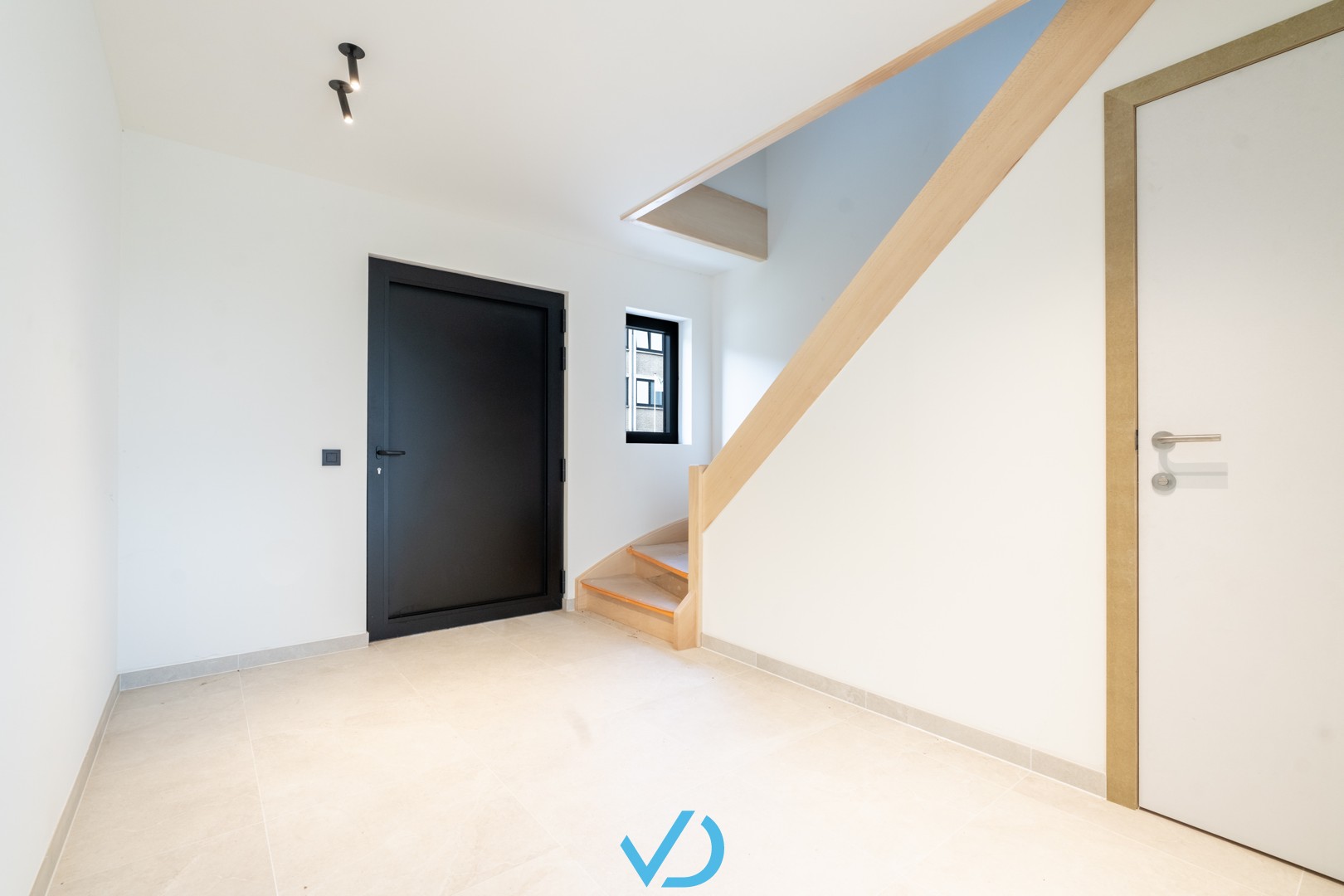 Instapklare luxueuze villa met 4 slaapkamers en zuidgerichte tuin op toplocatie Ieper! - foto 2