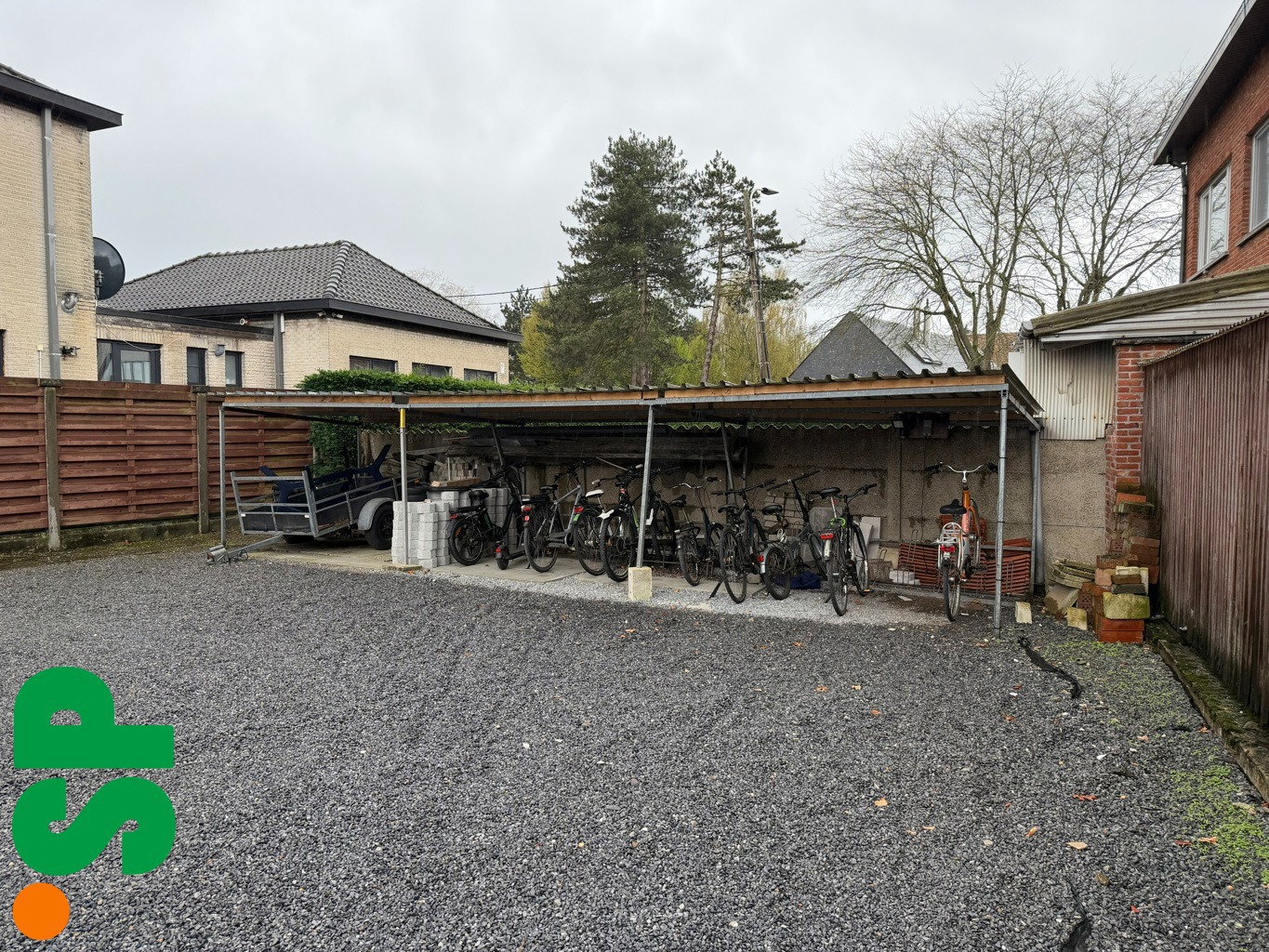 Studentenhuis met 11 kamers en parking + fietsenberging achteraan. - foto 4