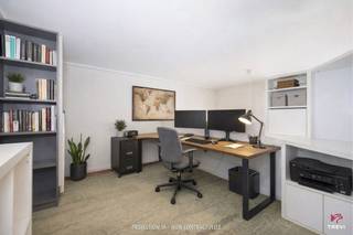 Between Comte de Flandre metro station and Boulevard Léopold II, discover a rare property combining charm, comfort and contemporary...