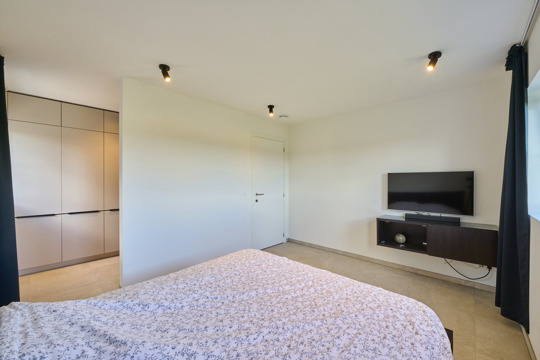 Ruime instapklare gezinswoning met zicht op achterliggend groen.  - foto 5