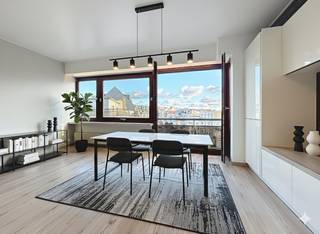 Cet appartement bénéficie d'un emplacement central au 5ème étage de la résidence « Staradd ». L'appartement dispose d'une surface habitable d'environ 72 m² + terrasse et offre une vue dégagée sur la J. de Troozlaan. Disposition :Hall d'entrée avec toilettes séparées pour les invitésSalle de bain avec douche et raccordement pour machine à laverSalon très lumineuxCuisine ouverteDeux chambres avec accès à la terrasseVous souhaitez plus d'informations ou une visite ? Contactez notre experte en immobilier résidentiel Céline Desmet : +32 472 18 38 50celine.desmet@dewaele.comLe bien est proposé selon la formule Power-sale. Du 14/01/2026 09:00 au 14/02/2026 16:00, vous pouvez visiter le bien sur rendez-vous et faire une offre. Le prix affiché est un prix indicatif. Pour plus d'informations, veuillez contacter le responsable du dossier.