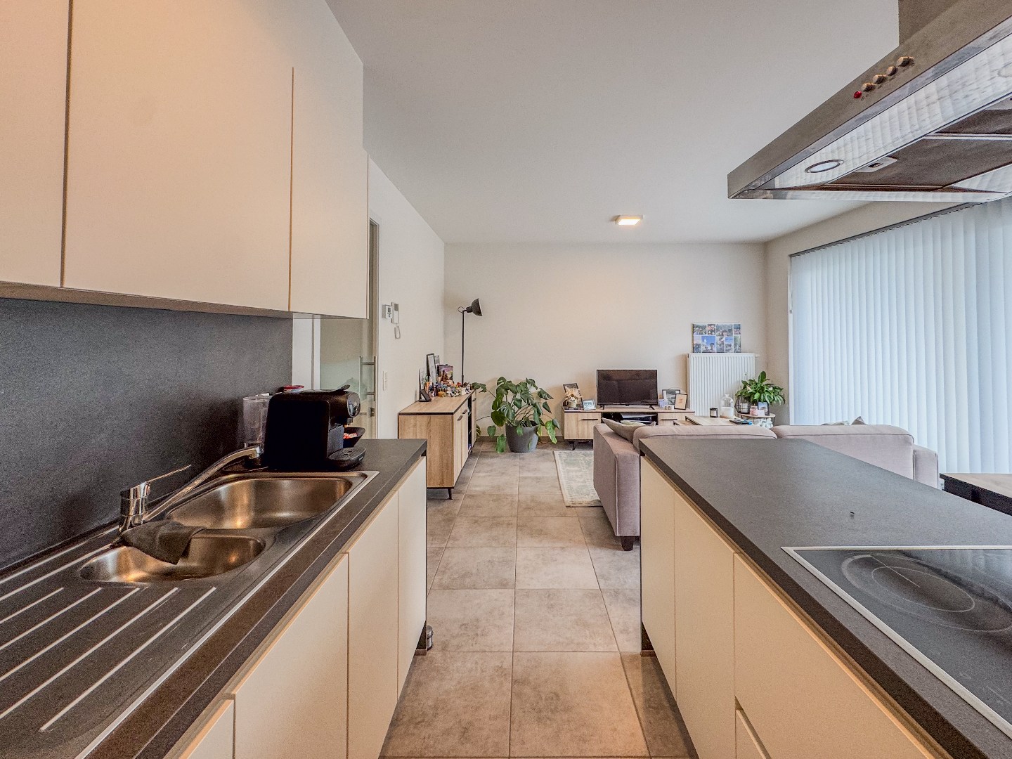 Appartement met 2 slaapkamers, prachtig zonneterras en garage. - foto 4