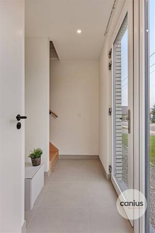 HEDENDAAGSE & ENERGIEZUINIGE WONING MET 4 SLKS Wij bevinden ons in Bekkevoort, een gemeente gelegen in de provincie Vlaams-Brabant. Deze woning...