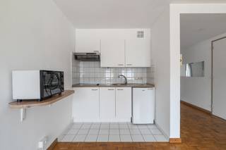 <p>Te koop: 1-slaapkamer appartement in Gent, gelegen aan de Koningin Fabiolalaan, op wandelafstand van station Gent-Sint-Pieters.</p>
<p>Dit appartement biedt een centrale ligging in het hart van de stad, met scholen, winkels en openbaar vervoer binnen handbereik. Het appartement heeft nood aan een energetische renovatie, maar biedt vandaag de ideale opportuniteit om deze werken op eigen tempo uit te voeren.. Er is bovendien de mogelijkheid tot aankoop van twee garageboxen, wat een grote troef is in deze buurt. Geschikt voor zowel eigen bewoning als een interessante investering.</p>
<p>Belangrijkste ruimtes:<br />• Woonkamer met natuurlijke lichtinval en directe verbinding naar de hal<br />• Slaapkamer met ruimte voor een dubbel bed en dressing<br />• Badkamer met bad<br />• Twee aparte garageboxen (optioneel aan te kopen)</p>
<p>Troeven:<br />• Centrale ligging vlakbij station Gent-Sint-Pieters<br />• Mogelijkheid tot aankoop van 2 garageboxen<br />• Geschikt voor eigen bewoning of als investering</p>
<p>Neem vandaag nog contact op met uw ERA-makelaar voor een bezoek. JOUW DROOMAPPARTEMENT. ZO GEVONDEN!</p>