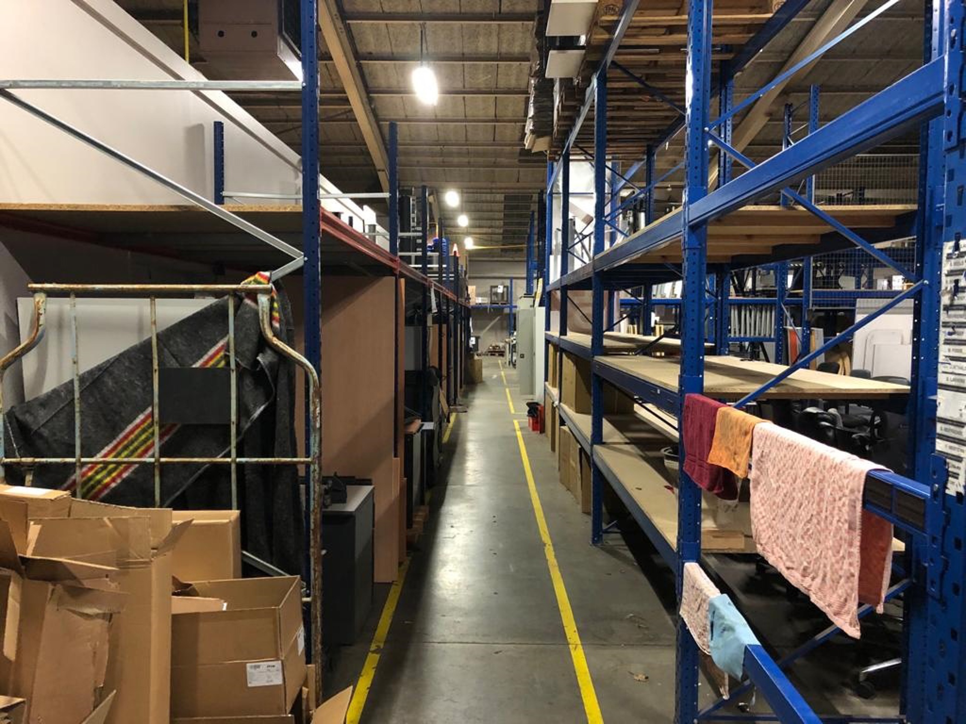 Polyvalent gebouw in Aartselaar: magazijn met kantoor/showroom  - foto 5