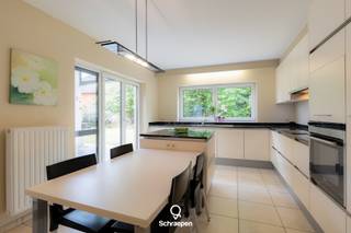 We vinden deze ruime energiezuinige gezinswoning (235 m²) met 4 slaapkamers terug in Houthalen. Voor meer informatie...