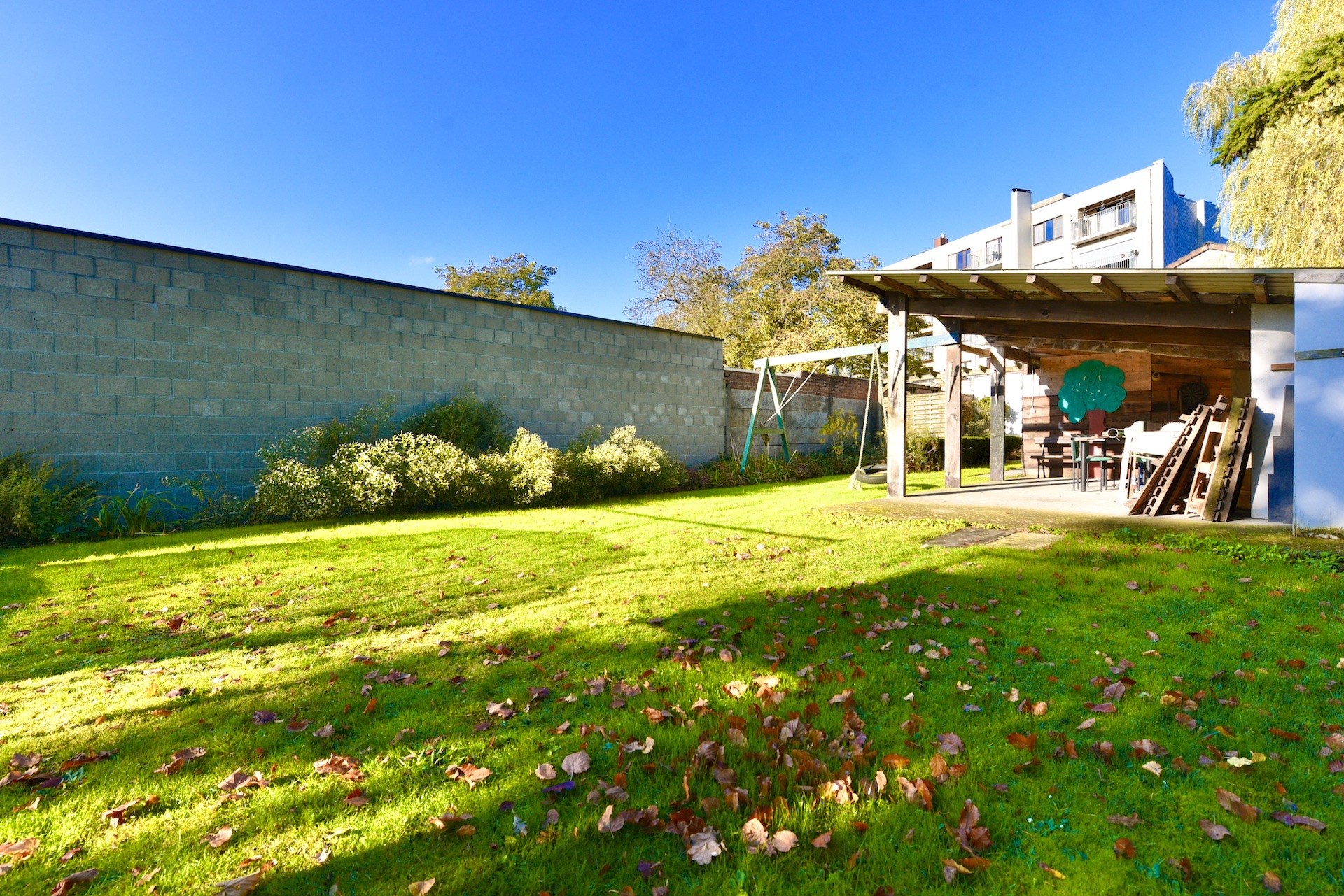 Instapklare grote gezinswoning met winkel, magazijn, garages en tuin - Bieden vanaf 300.000 EUR* - foto 2