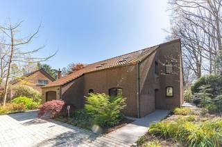Deze zeer goed onderhouden en instapklare woning is prachtig gelegen in het groen op de Heikantberg te Rotselaar, op een boogscheut...