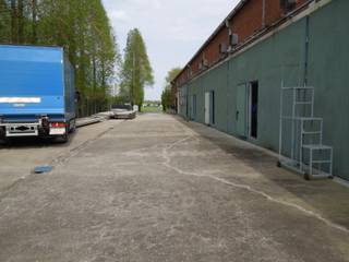 Stapelruimte nr. 7 van ong. 95 m² voorzien van elektriciteit. Vorstvrij en geïsoleerd. Gemakkelijk bereikbaar! Inrijpoort hoogte is 3,18m. (+...