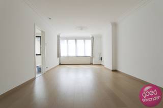 APPARTEMENT met 2 ruime slaapkamers, voorzien van ruim en rustig terras van 16 m², centraal gelegen op wandelafstand van scholen,...