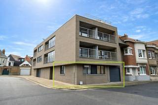 Dit appartement (BJ 2009) bevindt zich op de GELIJKVLOERSE VERDIEPING van de kleinschalige residentie "Raphaël" in Waregem, met name in...