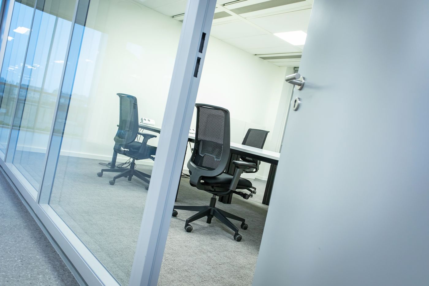 Bureau qualitatif de 651 m² auprès R0 et E40 - photo 4