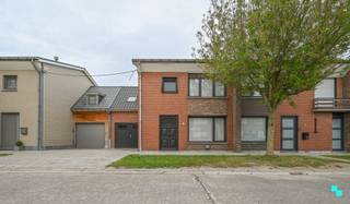 Ontdek deze ééngezinswoning met vier slaapkamers en inpandige garage. De woning is gelegen op een perceel van 255 m² en beschikt over een...