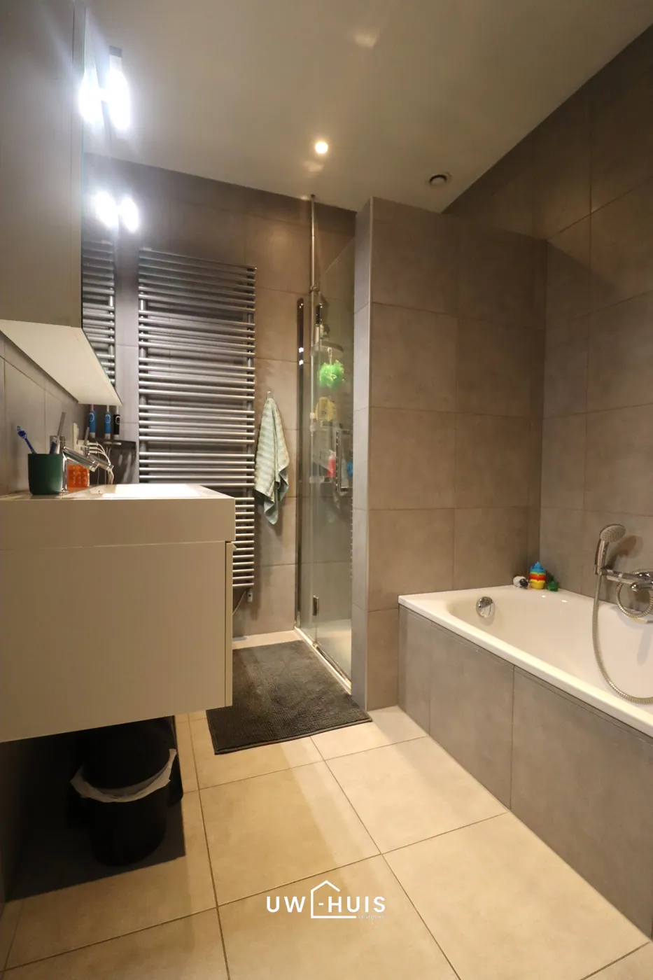 Ruim én energiezuinig appartement met twee slaapkamers in het centrum van Waasmunster - foto 5