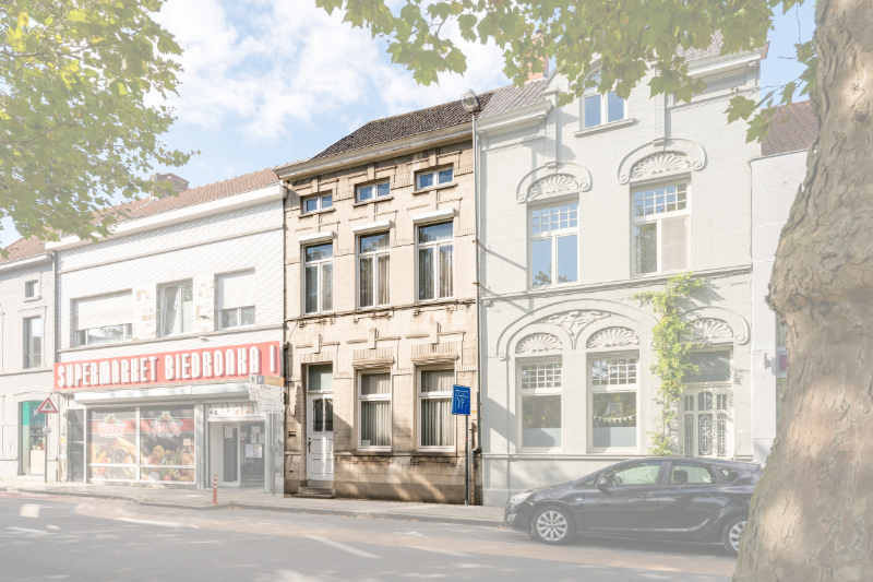 Te renoveren burgerwoning met enorm potentieel in hartje Roeselare - foto 1
