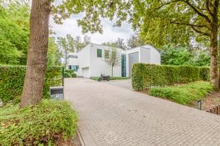 Heerlijk groen en rustig wonen in deze architecturale villa op fietsafstand van Belsele-dorp én met vlotte connectie naar Antwerpen, Gent of...