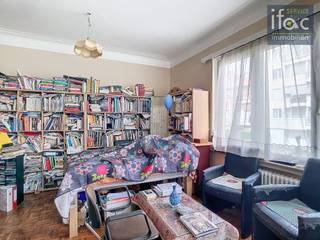 Appartement lumineux bien entretenu au premier étage d'un immeuble de standing à Ixelles, à proximité de l'Université Libre de Bruxelles (ULB) et...