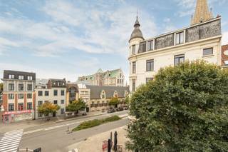 LUXE GERENOVEERD GEMENGD GEBOUW (2024)OP TOPLOCATIE IN HET STADSCENTRUM Aan het begin van de Paardenmarkt bevindt zich naast een gegeerde rustige...