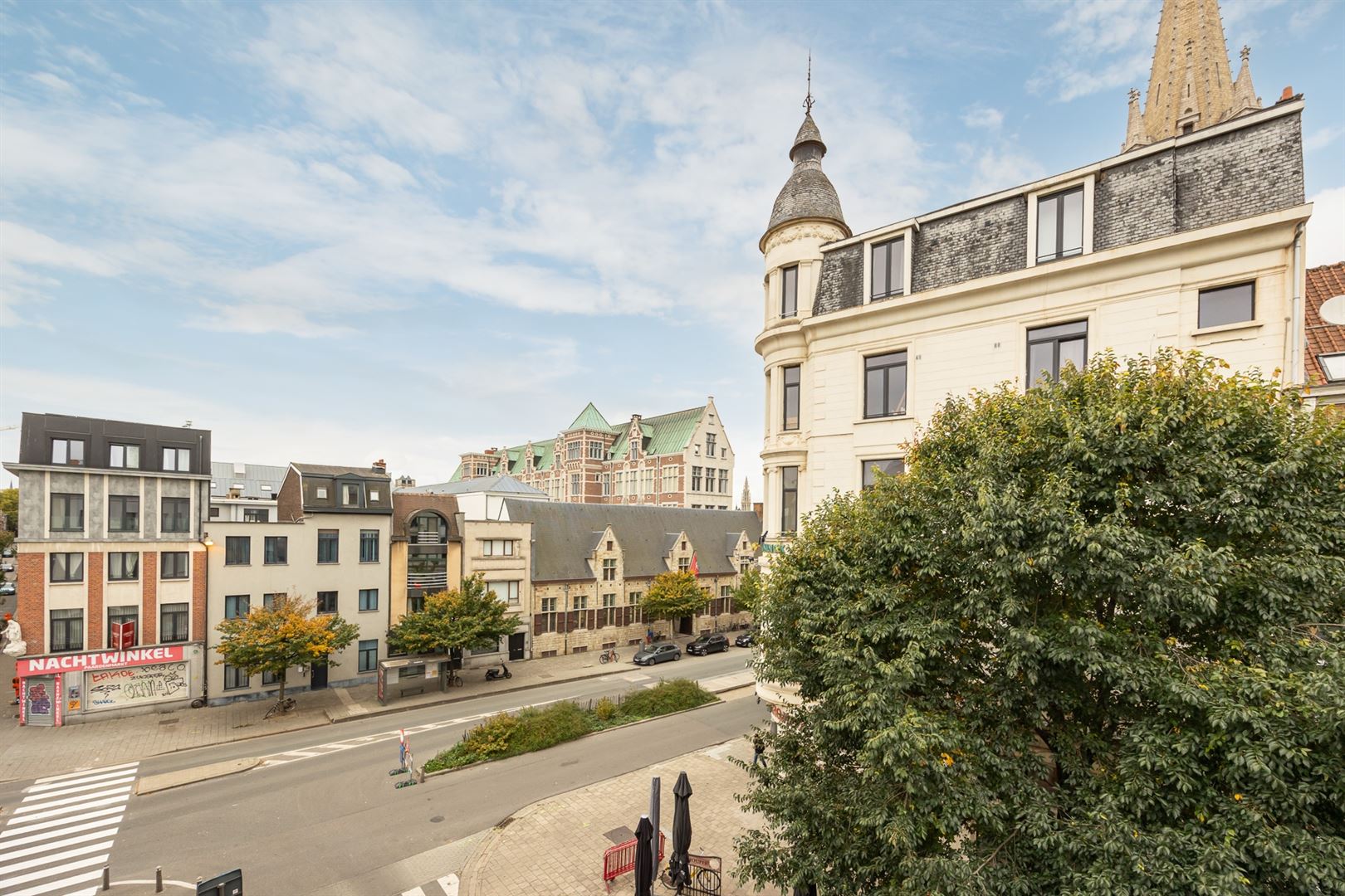 NIEUWE OPBRENGSTEIGENDOM! PERFECT GERENOVEERD 2024!  HANDEL + 1E V + 2E/3E V DUPLEX  - foto 2