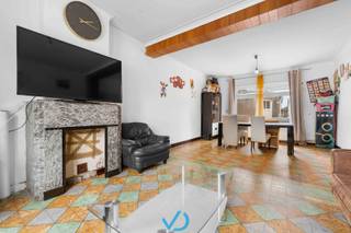 In het charmante en groene Zillebeke, op slechts enkele minuten van het bruisende centrum van Ieper, vinden we deze op te frissen gezinswoning...